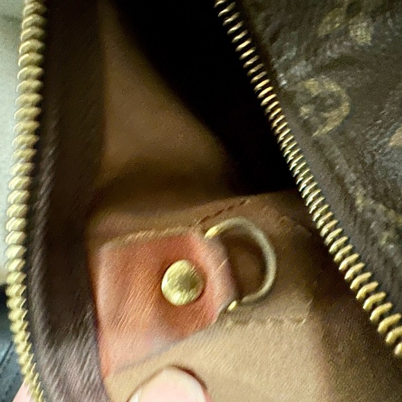 Louis Vuitton Monogram Canvas - Picture 9 of 9